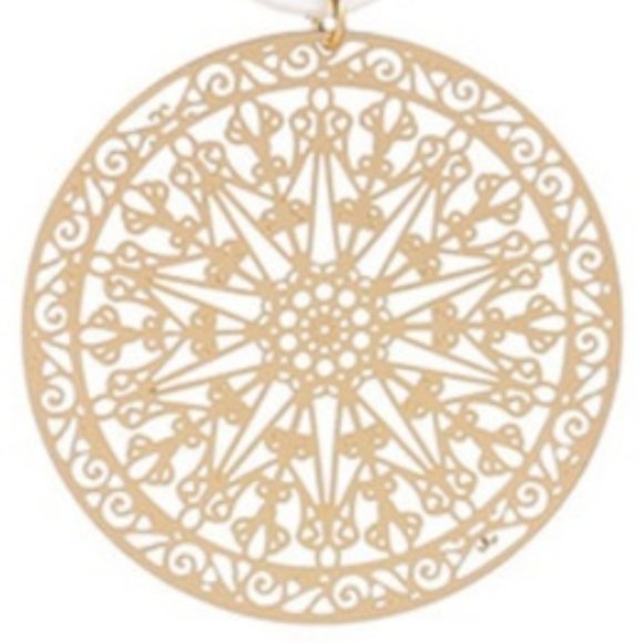 🇺🇸 3/$30 Resin and Crystal Clip On Earrings - Picture 3 of 4